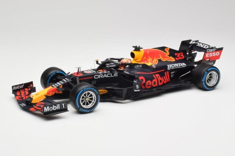 Red Bull Racing Honda RB16B #33 M. Verstappen Turkish GP 2nd Place 2021 Minichamps 1:18 110211633 Metalas