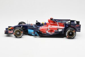 Red Bull Racing RB6 #6 M. Webber F1 Showcar 2010 Minichamps 1:18 150100076 Metalas - nuotrauka 3 iš 6