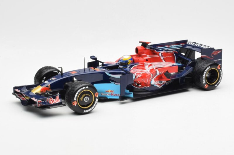 Red Bull Racing RB6 #6 M. Webber F1 Showcar 2010 Minichamps 1:18 150100076 Metalas