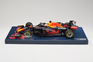 Red Bull Racing Honda RB16B #33 M. Verstappen Emilia Romagna GP 2021 Case Edition Minichamps 1:18 113210133 Derva
