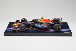 Oracle Red Bull Racing RB19 #33 M. Verstappen Miami GP 2023 Case Edition Minichamps 1:18 113233501 Derva