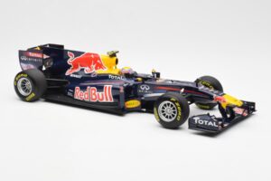 Red Bull Racing RB7 #2 M. Webber Showcar F1 2011 Minichamps 1:18 110110072 Metalas - nuotrauka 4 iš 6