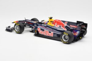 Red Bull Racing RB7 #2 M. Webber Showcar F1 2011 Minichamps 1:18 110110072 Metalas - nuotrauka 5 iš 6