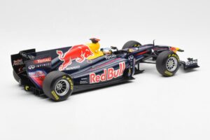 Red Bull Racing Renault RB6 #5 S. Vettel F1 World Champion 2010 Minichamps 1:18 110100005 Metalas - nuotrauka 2 iš 6