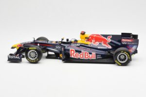 Red Bull Racing Renault RB7 #1 S. Vettel F1 World Champion Showcar 2011 Minichamps 1:18 113110271 Metalas - nuotrauka 3 iš 6