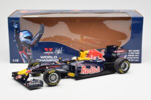 Red Bull Racing Renault RB7 #1 S. Vettel F1 World Champion Showcar 2011 Minichamps 1:18 113110271 Metalas - nuotrauka 6 iš 6