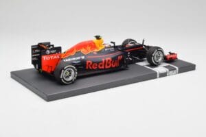 Red Bull RB12 #33 M. Verstappen Spain GP Winner 2016 Minichamps 1:18 117160333 Metalas - nuotrauka 3 iš 7