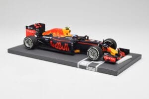 Red Bull RB12 #33 M. Verstappen Spain GP Winner 2016 Minichamps 1:18 117160333 Metalas - nuotrauka 4 iš 7