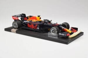 Red Bull RB16 #33 M. Verstappen Abu Dhabi GP Winner 2020 Minichamps 1:18 113201733 Metalas - nuotrauka 4 iš 6
