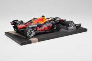Red Bull RB16B #33 M. Verstappen Dutch GP Winner 2021 Minichamps 1:18 113212533 Metalas - nuotrauka 3 iš 7