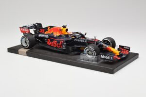 Red Bull RB16B #33 M. Verstappen Dutch GP Winner 2021 Minichamps 1:18 113212533 Metalas - nuotrauka 4 iš 7