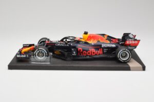 Red Bull RB16B #33 M. Verstappen Dutch GP Winner 2021 Minichamps 1:18 113212533 Metalas