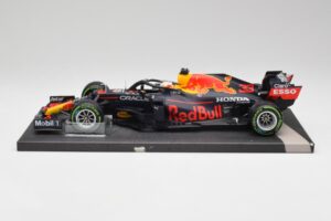 Red Bull RB16B #33 M. Verstappen Emilia Romagna GP Winner 2021 Minichamps 1:18 113210233T Metalas