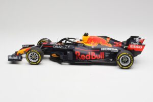Red Bull RB16B #33 M. Verstappen Emilia Romagna GP Winner Mid Race Tyres 2021 Minichamps 1:18 110210133 Metalas - nuotrauka 3 iš 7
