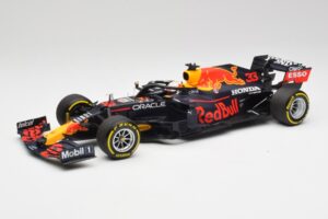 Red Bull RB16B #33 M. Verstappen Emilia Romagna GP Winner Mid Race Tyres 2021 Minichamps 1:18 110210133 Metalas