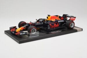 Red Bull RB16B #33 M. Verstappen Abu Dhabi GP 2021 Winner Missing Figurine & Pitboard Minichamps 1:18 113212333 Derva - nuotrauka 2 iš 7