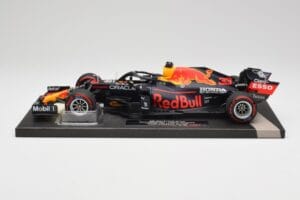 Red Bull RB16B #33 M. Verstappen Abu Dhabi GP 2021 Winner Missing Figurine & Pitboard Minichamps 1:18 113212333 Derva