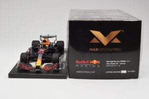 Red Bull RB16B #33 M. Verstappen Abu Dhabi GP 2021 Winner Missing Figurine & Pitboard Minichamps 1:18 113212333 Derva - nuotrauka 6 iš 7