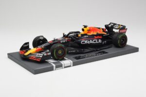 Red Bull RB18 #1 M. Verstappen Japan GP Winner No Figure & Pitboard 2022 Minichamps 1:18 113221801FB Metalas - nuotrauka 2 iš 7