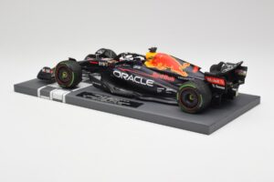 Red Bull RB18 #1 M. Verstappen Japan GP Winner No Figure & Pitboard 2022 Minichamps 1:18 113221801FB Metalas - nuotrauka 5 iš 7