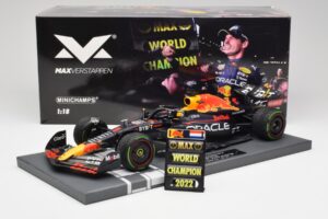 Red Bull RB18 #1 M. Verstappen Japan GP Winner No Figure & Pitboard 2022 Minichamps 1:18 113221801FB Metalas - nuotrauka 6 iš 7