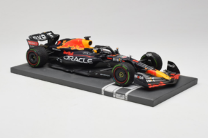 Red Bull Racing RB18 #1 M. Verstappen Japan GP Winner 2022 Minichamps 1:18 113221801FB-R1 Metalas - nuotrauka 4 iš 8