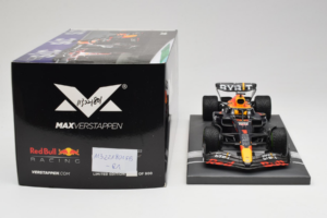 Red Bull Racing RB18 #1 M. Verstappen Japan GP Winner 2022 Minichamps 1:18 113221801FB-R1 Metalas - nuotrauka 6 iš 8