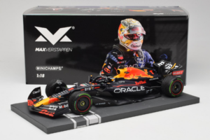 Red Bull Racing RB18 #1 M. Verstappen Japan GP Winner 2022 Minichamps 1:18 113221801FB-R1 Metalas - nuotrauka 8 iš 8