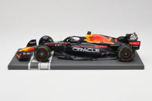 Red Bull Racing RB18 #1 M. Verstappen Japan GP Winner 2022 Minichamps 1:18 113221801FB-R1 Metalas