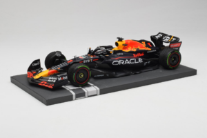 Red Bull Racing RB18 #1 M. Verstappen Japan GP Winner 2022 Minichamps 1:18 113221801FB-R1 Metalas - nuotrauka 2 iš 8