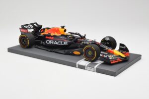 Red Bull RB18 Oracle #1 M. Verstappen Abu Dhabi GP 2022 Winner Minichamps 1:18 113222201 Derva - nuotrauka 4 iš 7