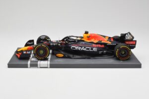 Red Bull RB18 Oracle #1 M. Verstappen Abu Dhabi GP 2022 Winner Minichamps 1:18 113222201 Derva