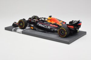 Red Bull RB18 Oracle #1 M. Verstappen Abu Dhabi GP 2022 Winner Minichamps 1:18 113222201 Derva - nuotrauka 5 iš 7