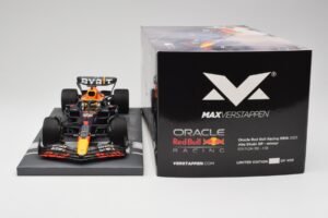 Red Bull RB18 Oracle #1 M. Verstappen Abu Dhabi GP 2022 Winner Minichamps 1:18 113222201 Derva - nuotrauka 6 iš 7