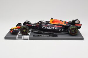 Red Bull RB18 Oracle #1 M. Verstappen Japanese GP 2022 World Champion Minichamps 1:18 113221801 Derva
