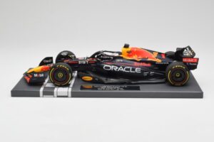 Red Bull RB18 Oracle #1 M. Verstappen US GP 2022 Winner Minichamps 1:18 113221901 Derva
