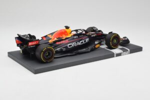 Red Bull RB18 Oracle #1 M. Verstappen US GP 2022 Winner Minichamps 1:18 113221901 Derva - nuotrauka 3 iš 7