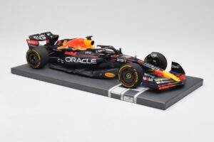 Red Bull RB18 Oracle #1 M. Verstappen US GP 2022 Winner Minichamps 1:18 113221901 Derva - nuotrauka 4 iš 7