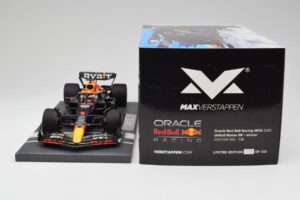 Red Bull RB18 Oracle #1 M. Verstappen US GP 2022 Winner Minichamps 1:18 113221901 Derva - nuotrauka 6 iš 7