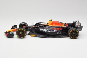 Red Bull RB19 #11 S. Perez Italian GP 2nd 2023 Minichamps 1:18 110231511 Metalas - nuotrauka 3 iš 6