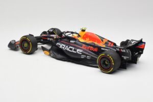 Red Bull RB19 #11 S. Perez Italian GP 2nd 2023 Minichamps 1:18 110231511 Metalas - nuotrauka 4 iš 6