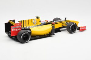 Renault F1 Team R30 #11 V. Petrov Showcar F1 2010 Minichamps 1:18 150100082 Metalas - nuotrauka 2 iš 6