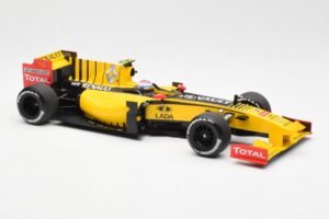 Renault F1 Team R30 #11 V. Petrov Showcar F1 2010 Minichamps 1:18 150100082 Metalas - nuotrauka 4 iš 6