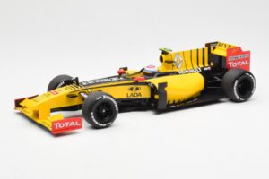 Renault F1 Team R30 #11 V. Petrov Showcar F1 2010 Minichamps 1:18 150100082 Metalas