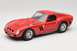 Ferrari 250 GTO Raudonas Bburago 1:18 B003 Metalas
