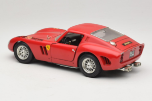 Ferrari 250 GTO Raudonas Bburago 1:18 B003 Metalas - nuotrauka 7 iš 8