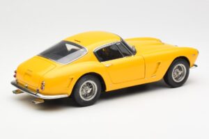 Ferrari 250 GT SWB Geltonas CMC 1:18 M-054 Metalas - nuotrauka 2 iš 6