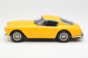 Ferrari 250 GT SWB Geltonas CMC 1:18 M-054 Metalas - nuotrauka 3 iš 6