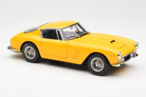 Ferrari 250 GT SWB Geltonas CMC 1:18 M-054 Metalas - nuotrauka 4 iš 6