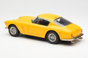 Ferrari 250 GT SWB Geltonas CMC 1:18 M-054 Metalas - nuotrauka 5 iš 6